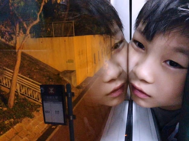 A split image, with one side showing a screencap from a Korean drama featuring a character prominently using a specific brand of laptop. The other side shows an advertisement for the same laptop, highlighting its features.